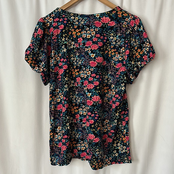 Torrid Cute Floral Puff Short Sleeve 💯% Cotton Shirt Top **Size 3** 🌸🌸 - Picture 2 of 4